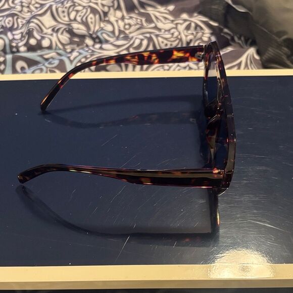 Tortoise Shell Sunglasses - Picture 4 of 4